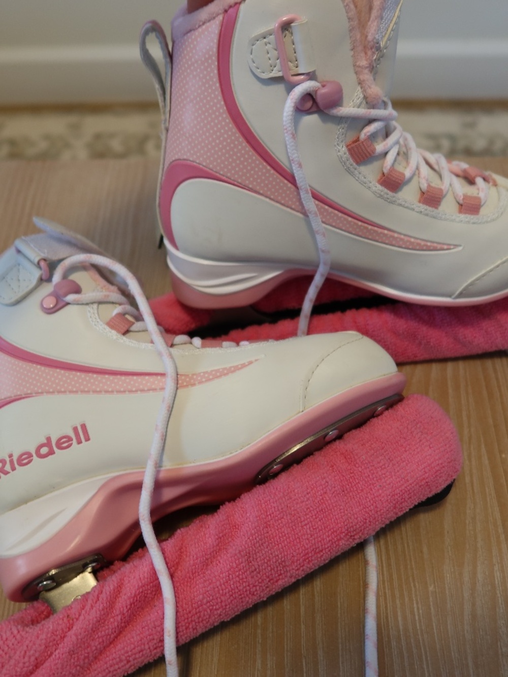 Riedell Soar Jr. Ice Skates (Pink) with Blade Covers and White Size 13 Jr.